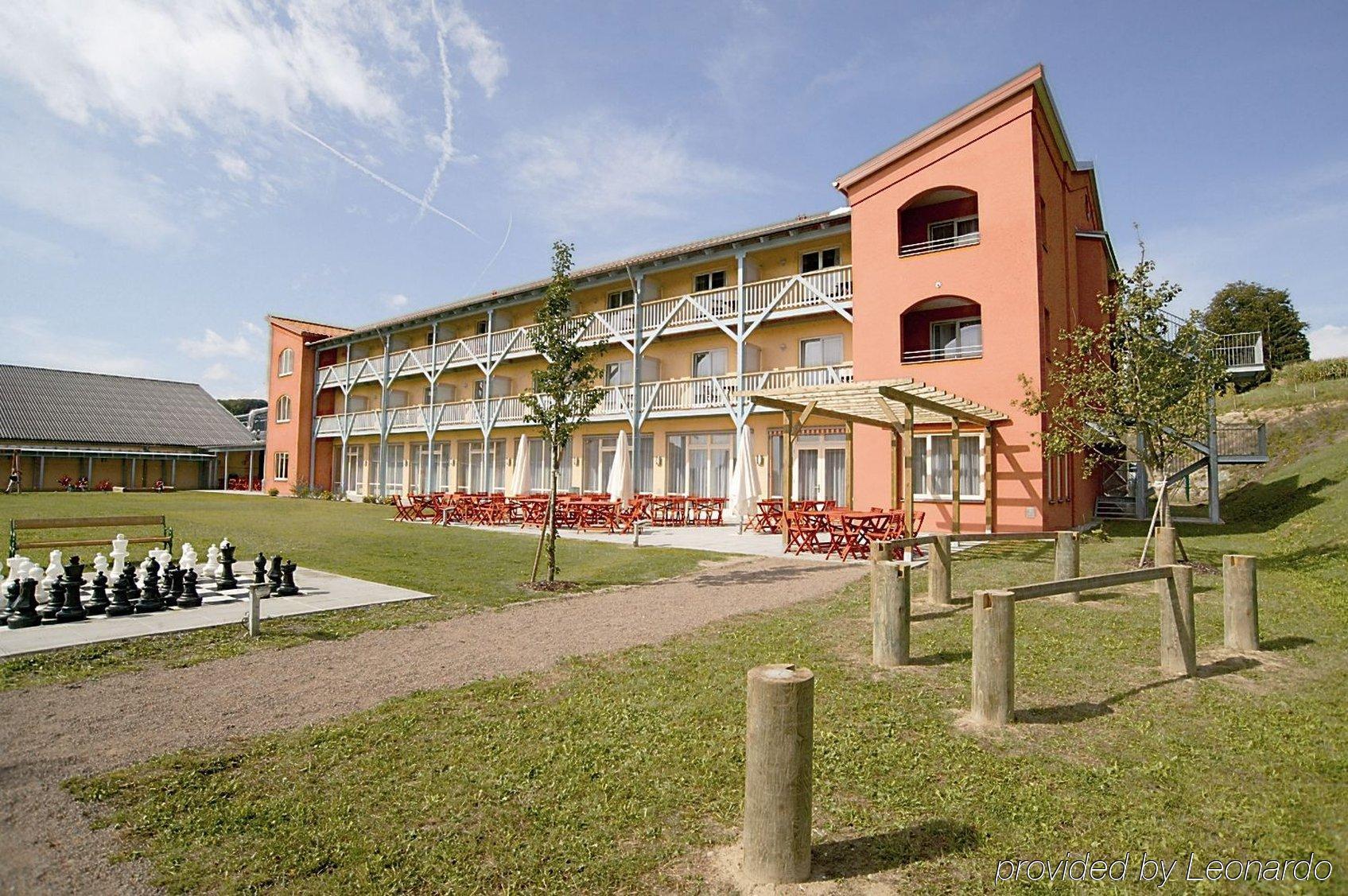 Jufa Hotel Vulkanland Gnas Extérieur photo